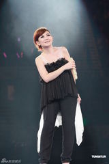 组图：梁静茹演唱会落幕 与表哥同台合唱