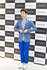 独家：金秀贤亮相签名会 立领西装清爽有范儿