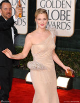 高清组图：女星德鲁-巴里摩尔和男友当众亲吻