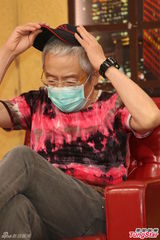 组图：高凌风虚弱上节目 驳斥前妻不实指控