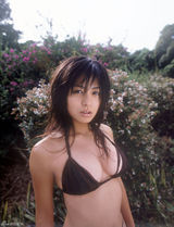 高清组图：川村由纪野外拍写真 性感比基尼出镜
