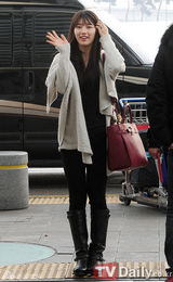 组图：韩团f(x)与miss A等亮相机场赴吉隆坡