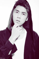 组图：李易峰新写真忧郁内敛显成熟