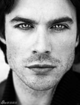 组图：《吸血鬼日记》伊恩登杂志 秀迷人眼神