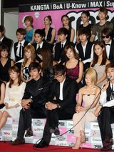 高清图：SM家族演唱会发布会 艺人全员出席