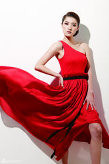 组图：隋俊波曝三色写真 倾情演绎多彩人生