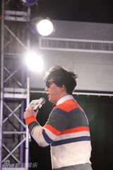 组图：黄小琥联手萧煌奇6月工体内地首唱