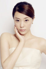 组图：王文绮秋季暖色写真 素雅甜美