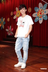 组图：炎亚伦曾因牙套自卑 笑言曾摸辰亦儒事业线