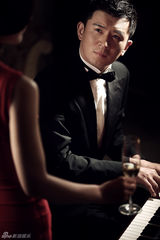 组图：郭家铭魅力写真 冷峻优雅展多面气质