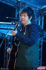 组图：五月天献唱春浪 阿信感性逼哭歌迷