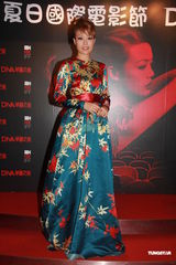 组图：容祖儿避谈刘浩龙 笑杜汶泽新片低俗