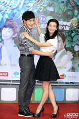 组图：张睿李晟再续前缘 旋风访台会粉丝