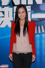 组图：李克勤回无线主持《决战一分钟》