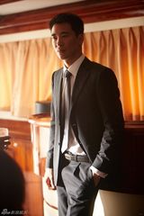 组图：黄立行西装诱惑组图曝光 想尝试警匪功夫片