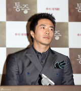 高清组图：韩星权相佑(权相宇)郑丽苑新片《疼痛》媒体首映