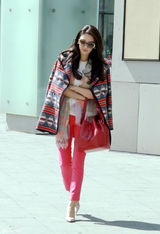 组图：张雨绮时髦靓搭秀春装引领时尚