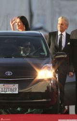 高清图：凯瑟琳-泽塔-琼斯墨绿长裙雍容华贵