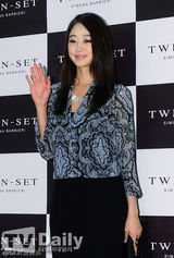 组图：Apink孙娜恩赵允熙等清新出席活动