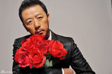 幻灯图：郭涛写真演绎浪漫情怀 玫瑰男人维修爱情