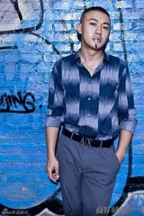 幻灯图：聂远熟男大片玩分身 颓废街头的华丽行走