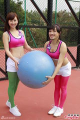 组图：高海宁背心热裤秀蛮腰 泰臣反串扮女人