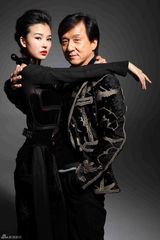 高清图：成龙姚星彤贺岁大片摩登时尚