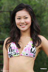 组图：香港小姐竞选泳装秀 陈百祥称本届水平高