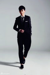 组图：路宏时尚写真曝光 彰显阳光型男魅力