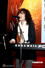 幻灯：静物乐团发新专辑 好友范玮琪贴心站台