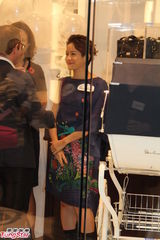 组图：林嘉欣称家庭第一封口不提再生　