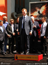 组图：诺兰留名星光大道 《蝙蝠侠》剧组助阵