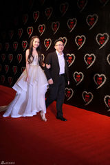 高清图：近百位明星闪耀上海华谊之夜红毯