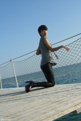 高清组图：谭维维威尼斯写真 浓烈红唇露成熟气质