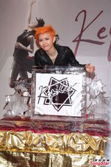 组图：孙燕姿橙发亮眼披黄金甲 许美静助阵