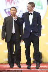 组图：好莱坞男星海登潇洒亮相 帅气登对刘亦菲