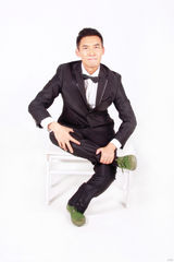 组图：张铎展示搞笑本色 混搭诠释80后另类爱情