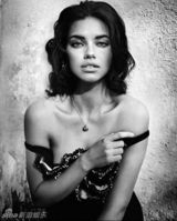 高清组图：阿德瑞娜-利玛登《Vogue》 风情万种