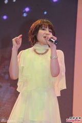 组图：中岛爱透视纱裙秀美腿 吸引大批宅男朝圣