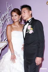 组图：前5566团员小刀300万迎娶豪门千金