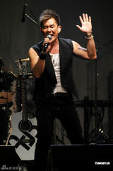 组图：任贤齐开启个唱 欲写剧本找钮承泽拍电影