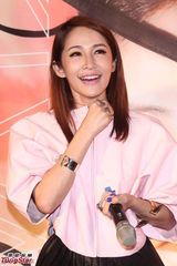 组图：萧亚轩宣传新专辑 娇俏优雅靓丽十足