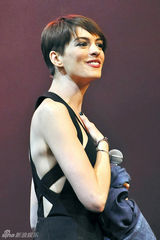 组图：《悲惨世界》东京首映 杰克曼海瑟薇现身