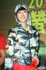 组图：桂纶镁凤小岳出席活动相约夜跑