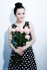 组图：李依晓七夕写真 清新甜美憧憬爱情