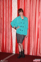 组图：简嫚书曝新剧性感突破 安心亚承诺女仆装