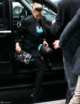 高清图：杰西卡-阿尔芭性感装扮亮相纽约时装周