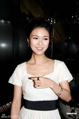 幻灯图：谢婷婷真空秀性感 称张柏芝状态良好