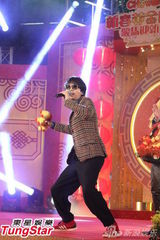 组图：黄子华田蕊妮视帝视后喜相逢