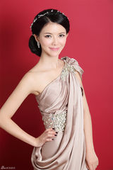 组图：班嘉佳新娘美妆大片优雅迷人